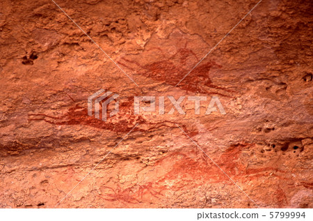 在Ennidi山的岩石繪畫 在Ennidi山的岩石繪畫 5799994