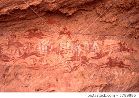 Rock painting in the Mountains of Ennidi Rock painting in the Mountains of Ennidi 5799996