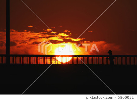 Jogging in the early morning 5800031