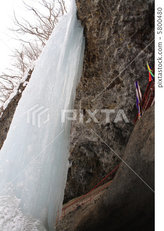 西御谷村，禦保垣的冰柱 5800480