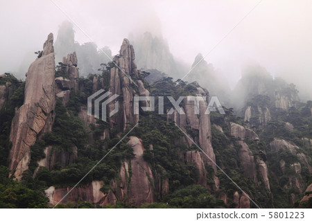 Strange rock group of Sanyo Mountain (China Jiangxi Province - Sanyo Mountain National Park, World Heritage Site) 5801223