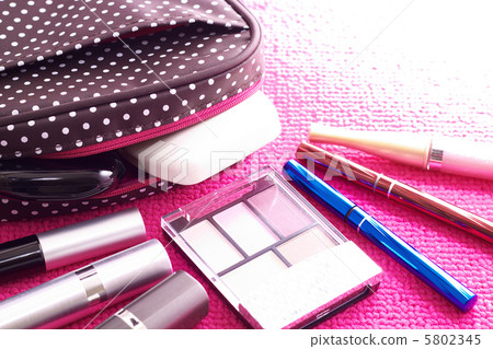 Cute pouch and cosmetics 5802345