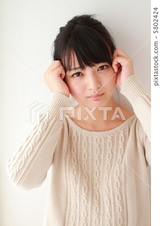 自然可愛的女孩 5802424