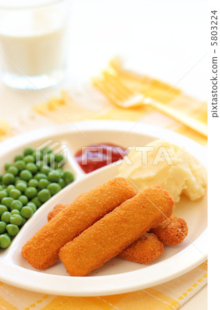 Fish finger's child lunch style Fish finger's child lunch style 5803224
