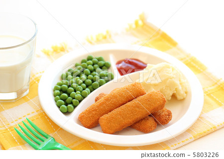 Fish finger's child lunch style Fish finger's child lunch style 5803226