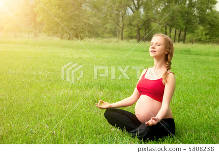 pregnant woman meditating in nature, practice yoga 5808238