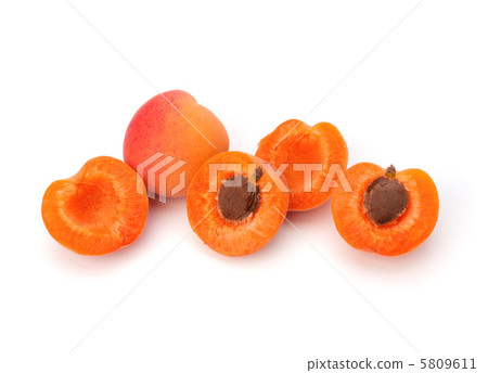 Ripe apricot fruit Ripe apricot fruit 5809611