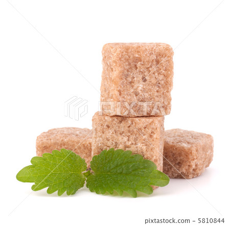 Lump brown cane sugar cubes 5810844