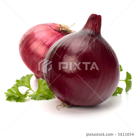 Red onion tuber and fresh parsley Red onion tuber and fresh parsley 5811054