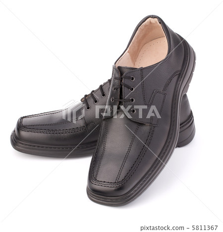 Black glossy man’s shoes with shoelaces 5811367