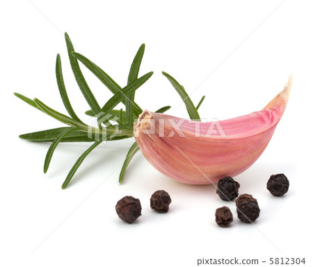 Garlic clove and rosemary leaf Garlic clove and rosemary leaf 5812304