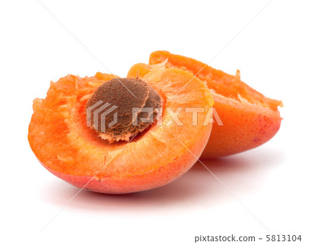 Ripe apricot fruit 5813104