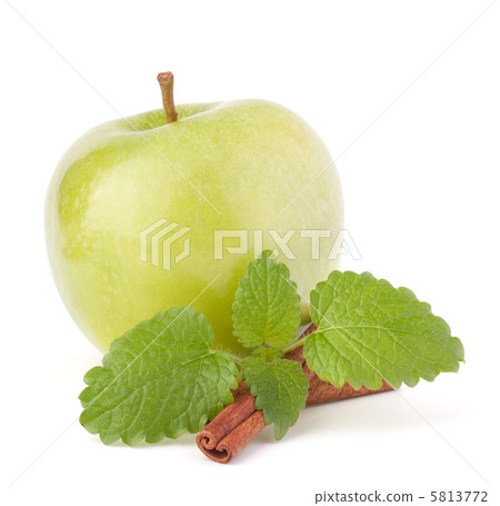 Green apple, cinnamon sticks and mint leaves still life Green apple, cinnamon sticks and mint leaves still life 5813772