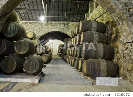 wine cellar 5816072