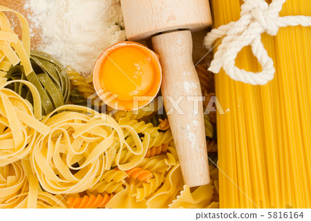 Making homemade pasta 5816164