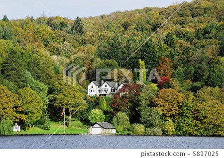 British autumn of Windermere 5817025