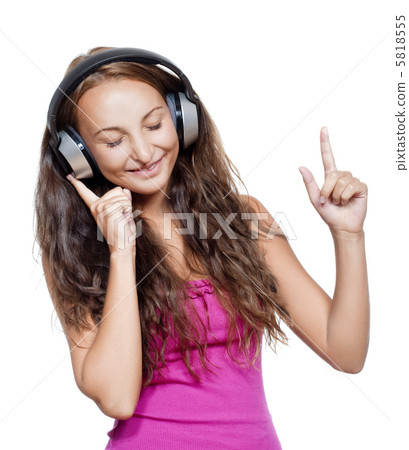 young girl listening to music 5818555