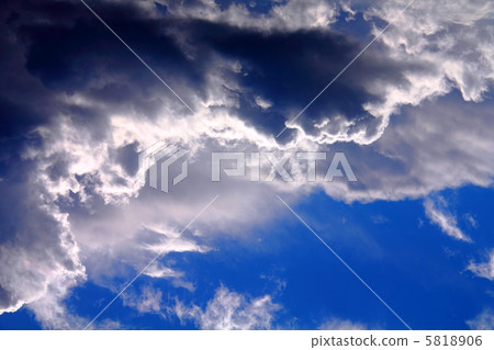 dramatic clouds 5818906