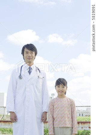 Doctor and child 5819091