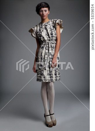 Fashion model pretty girl in retro dress standing in studio Fashion model pretty girl in retro dress standing in studio 5839654