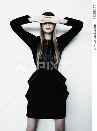 Fashion model blond girl in contemporary black dress posing Fashion model blond girl in contemporary black dress posing 5839655