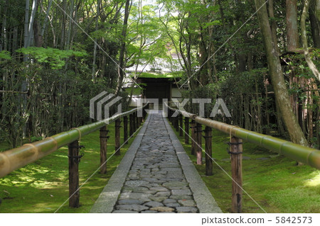 Takaitoin entrance 5842573