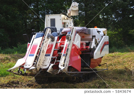 Combine rice reaping machine Combine rice reaping machine 5843674