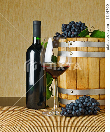 Red wine 5844700