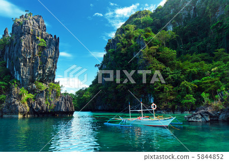 Tropical sea 5844852