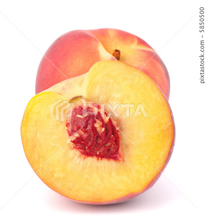 Ripe peach fruit 5850500