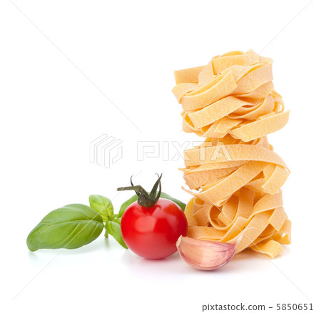 Italian pasta fettuccine nest and cherry tomato Italian pasta fettuccine nest and cherry tomato 5850651