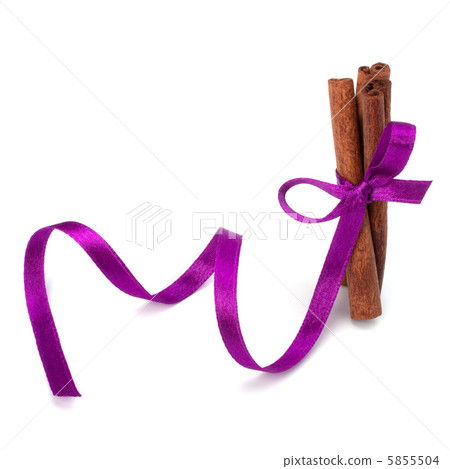 Festive wrapped cinnamon sticks 5855504