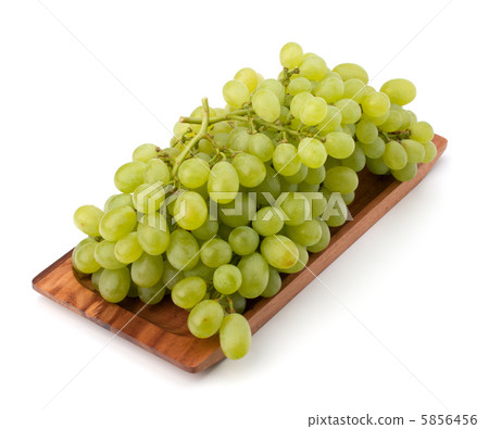 Perfect bunch of white grapes Perfect bunch of white grapes 5856456