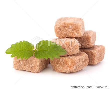 Lump brown cane sugar cubes 5857940
