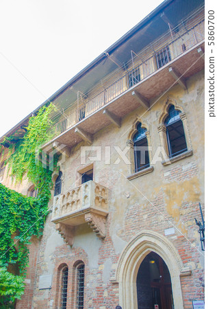 Famous Juliet balcony in Verona Famous Juliet balcony in Verona 5860700