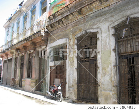 Cuban skyline 5864935
