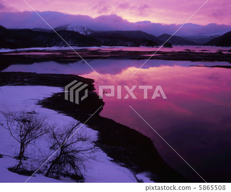 秋元湖的早晨 5865508