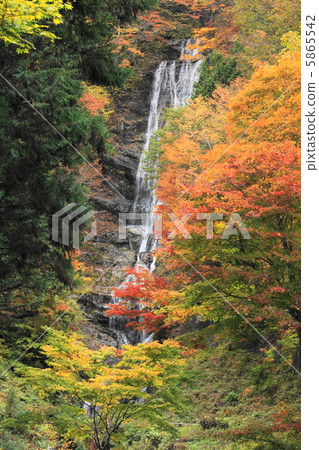 Falls of the fall of Karasawa in autumn 5865542