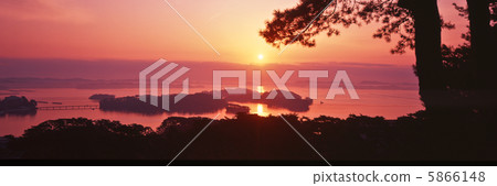 A view from the pine tree of the western return 5866148