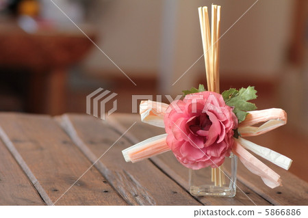 Room fragrance diffuser with flowers Room fragrance diffuser with flowers 5866886