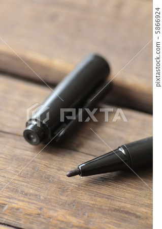 Oil-based pen tip, black magic marker 5866924