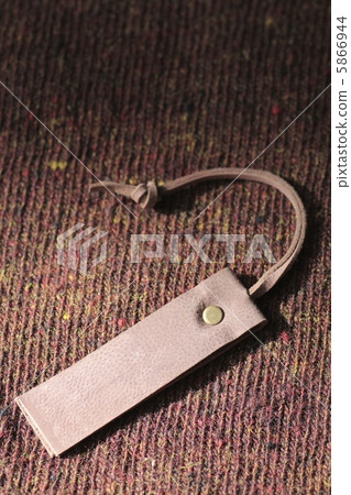 Leather tag and wool knit fabric 5866944
