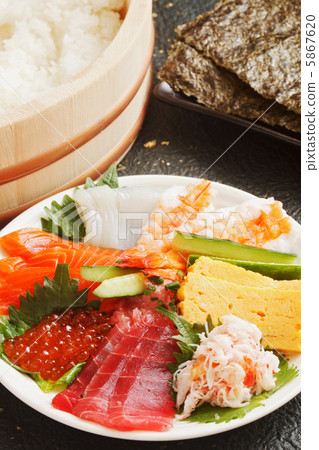 Hand rolled sushi 5867620