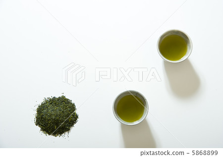 Green tea and cups 5868899