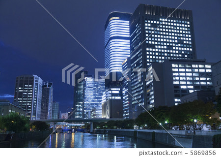 大阪中之島建築群夜景 5869856