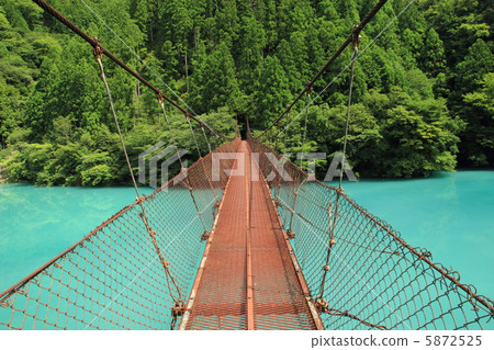 鐘上的橋 5872525