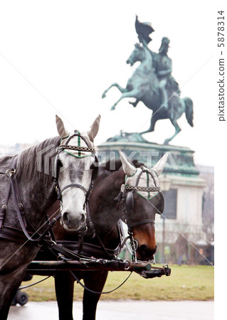 Statue at heldenplatz Vienna Statue at heldenplatz Vienna 5878314