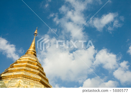 golden stupa over blue sky background with copyspace 5880577