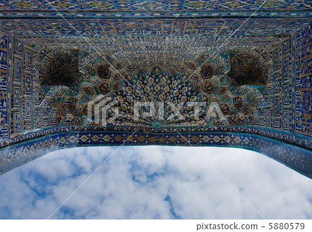 Iwan of the mosque, oriental ornaments from Samarkand, Uzbekista 5880579