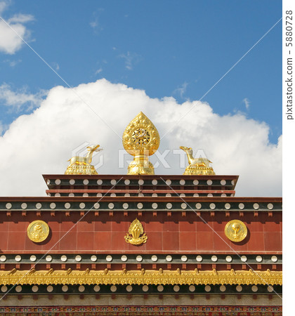 architectural details of songzanlin tibetan monastery, shangri-l 5880728